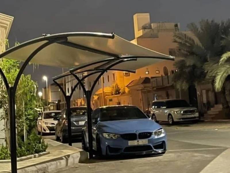 مظلات كابولي لمواقف السيارات